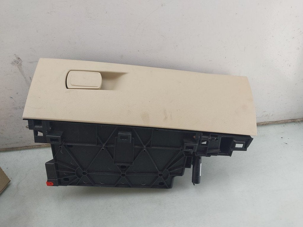 COMPARTIMENT A GANTS BMW 2 serie Active Tourer (F45), Utilisé, BMW, Petuelring 130
80809  München, DE, Bayerische Motoren Werke AG