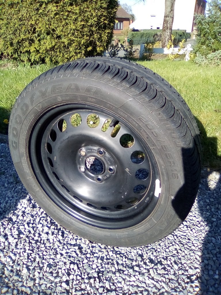 Pneu GOODYEAR 205 55 16 91H sur jante. Comme neuf, Autos : Pièces & Accessoires, Pneus & Jantes, Neuf, Pneus et Jantes, 16 pouces