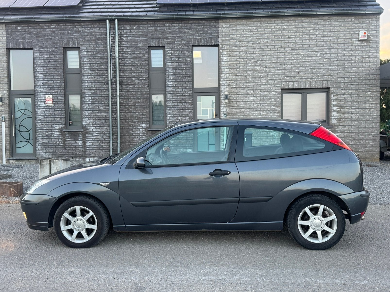Ford focus 1.8DCi 2004 Clim Petit Prix Ct ok Feuille rose Ok, Auto's, Focus, Stof, Zwart, Electronic Stability Program (ESP)