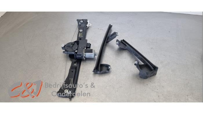 Mécanique vitre 4portes avant droite d'un Fiat Qubo, Autos : Pièces & Accessoires, -, 3 mois de garantie, Utilisé, Fiat