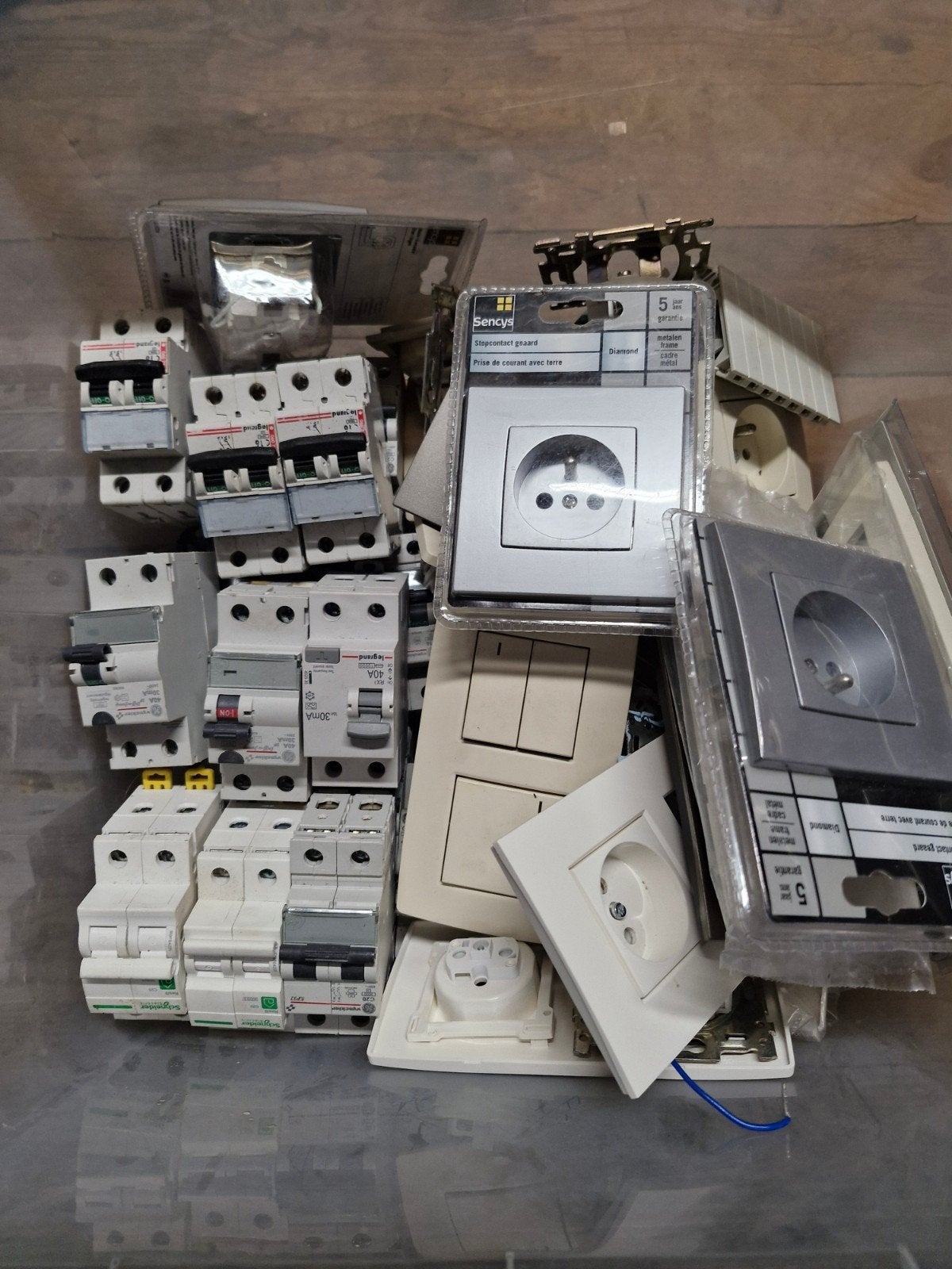 zekeringen enz, Doe-het-zelf en Bouw, Elektriciteit en Kabels, Ophalen, Zo goed als nieuw