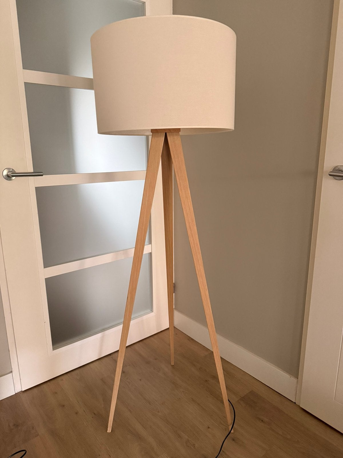 Driepoot met stoffen lampenkap 50cm diameter, Ophalen, Zo goed als nieuw