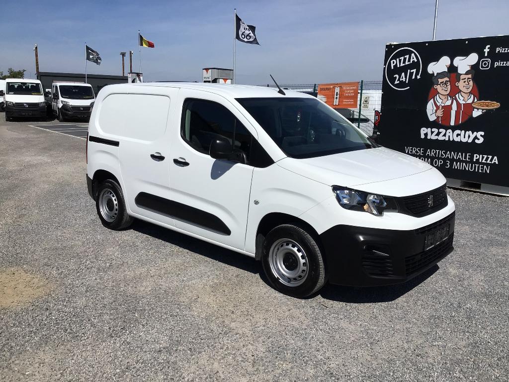 peugeot partner 12i benzine 2020 61000km 3plaatsen 9950e ex, Auto's, Bestelwagens en Lichte vracht, Voorwielaandrijving, Stof