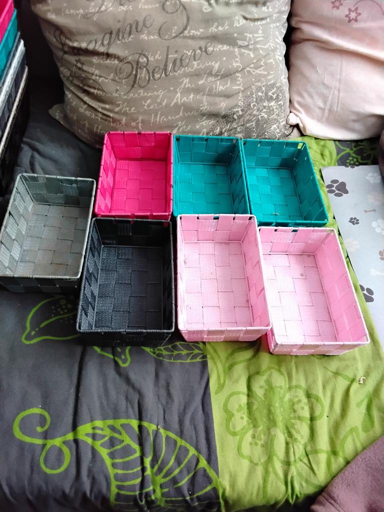 Opbergmanden 24 stuks  snel ophalen 20 euro, Huis en Inrichting, Ophalen, Gebruikt, Kunststof, Mand