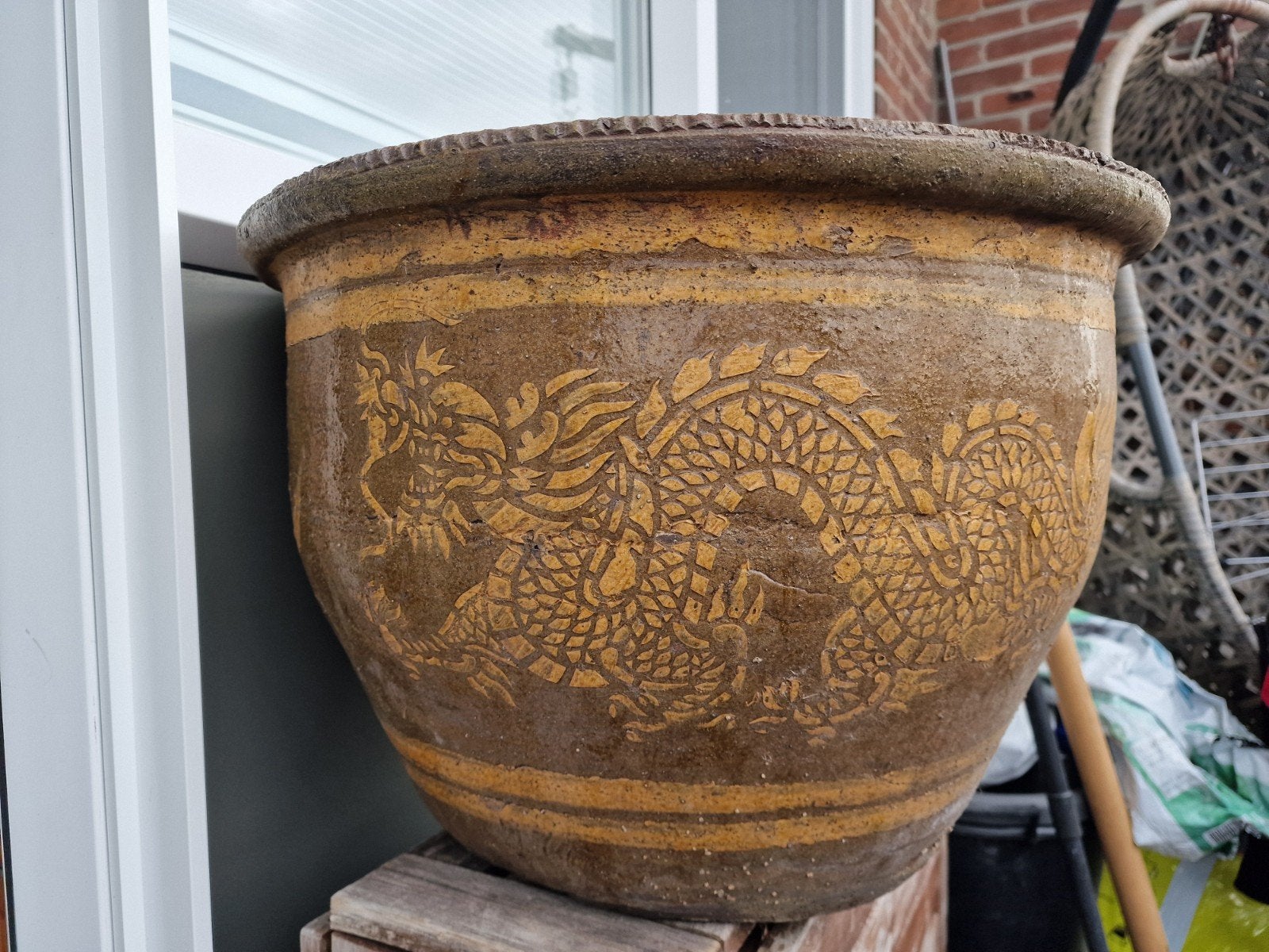 Prachtige grote terracotta draken pot, Ophalen, Binnen