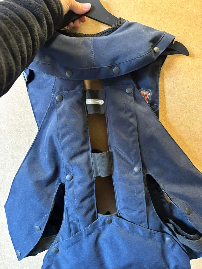 Hit airbagvest maat S paardrijden, Dieren en Toebehoren, Paardrijkleding, Ophalen, Zo goed als nieuw