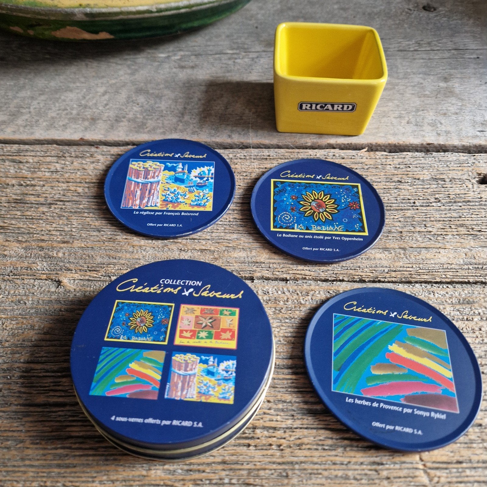 3 sous verres et boîte et petit ramequin Ricard, Enlèvement ou Envoi