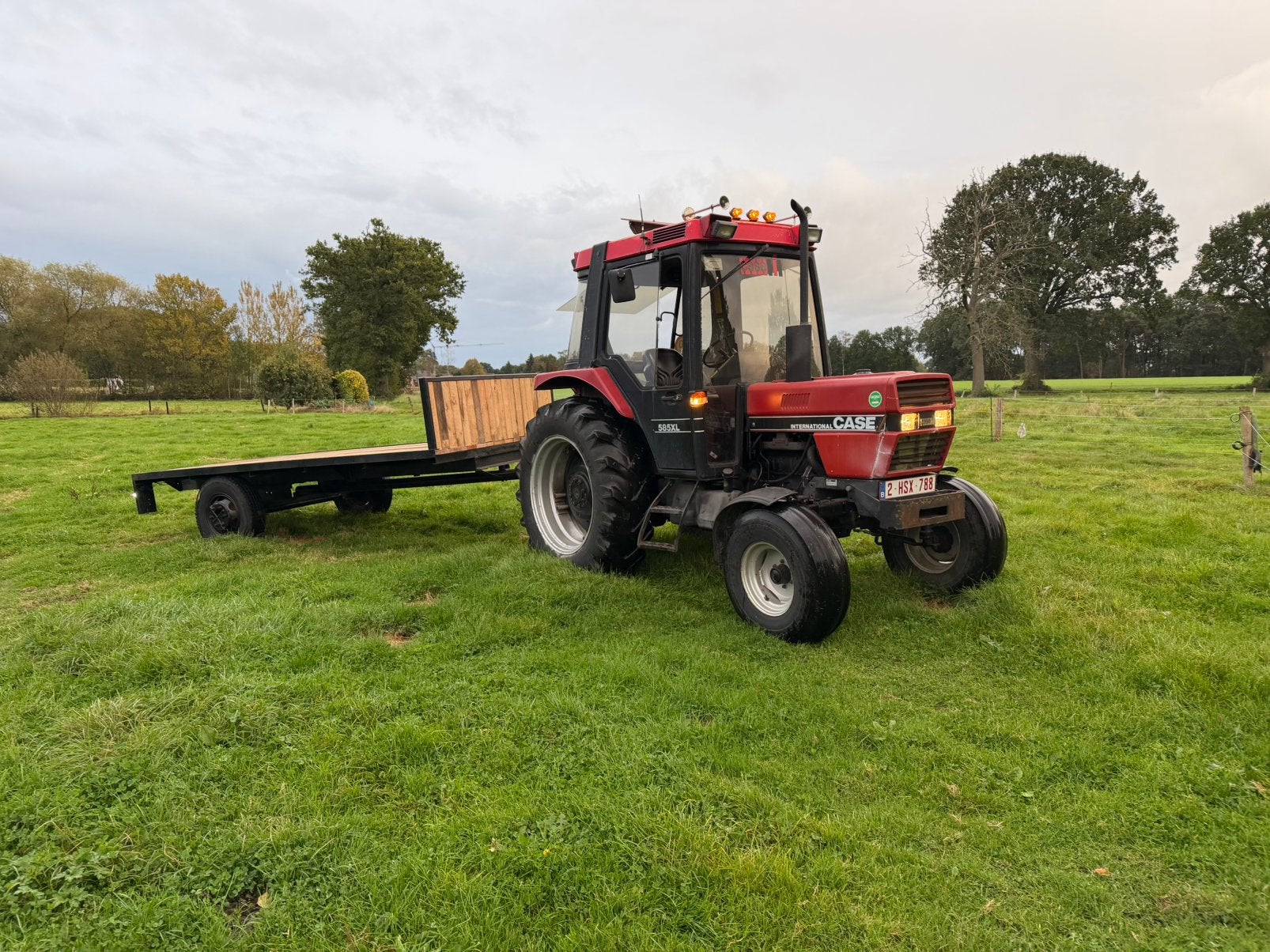 Nette Case International 585 XL met platte kar, Zakelijke goederen, Ophalen, Gebruikt, Case IH, Tot 80 Pk