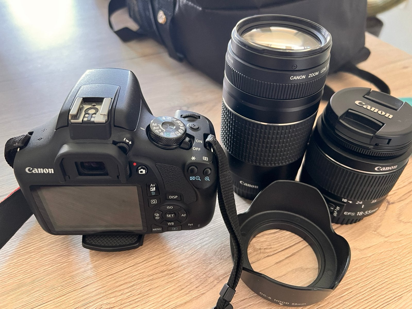 Canon EOS 2000D + EF 75-300mm f4-5.6 + EFS 18-55mm f4-5.6, Ophalen, Zo goed als nieuw, Canon