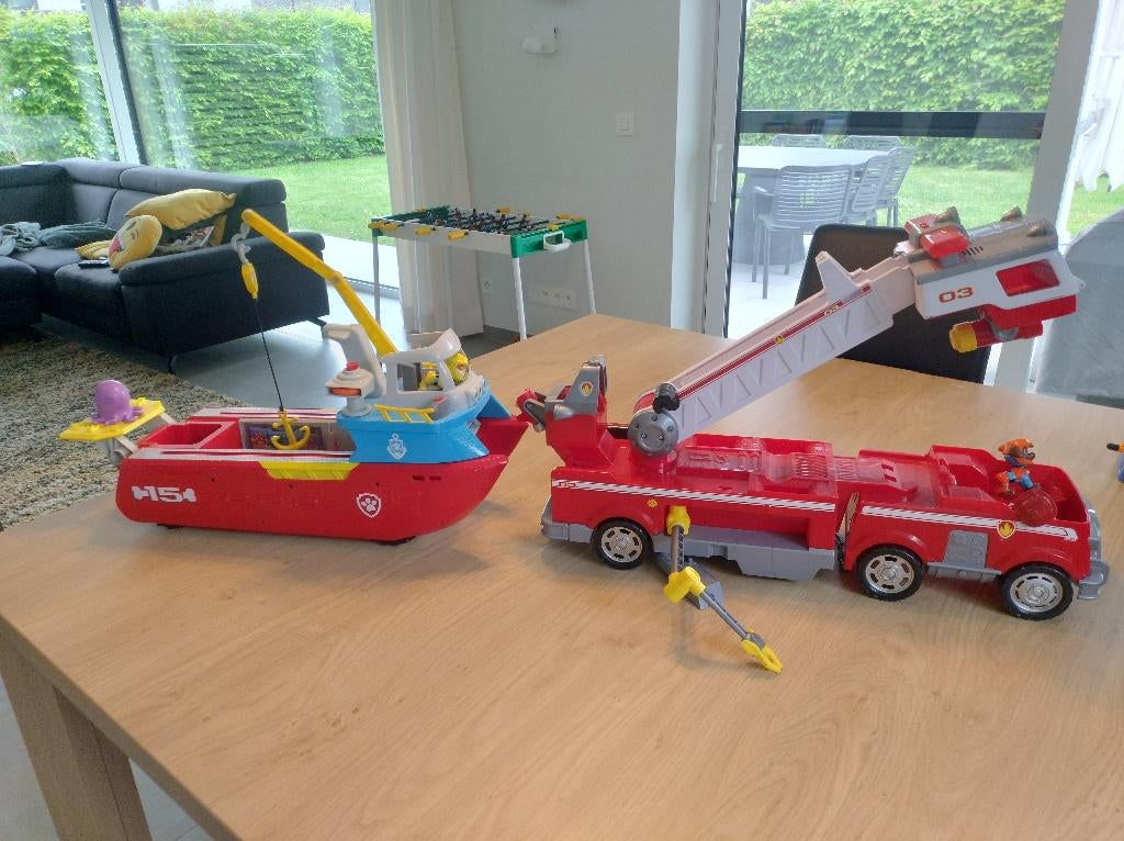 Brandweerwagen & Boot Paw patrol (grote modellen), Ophalen, Zo goed als nieuw