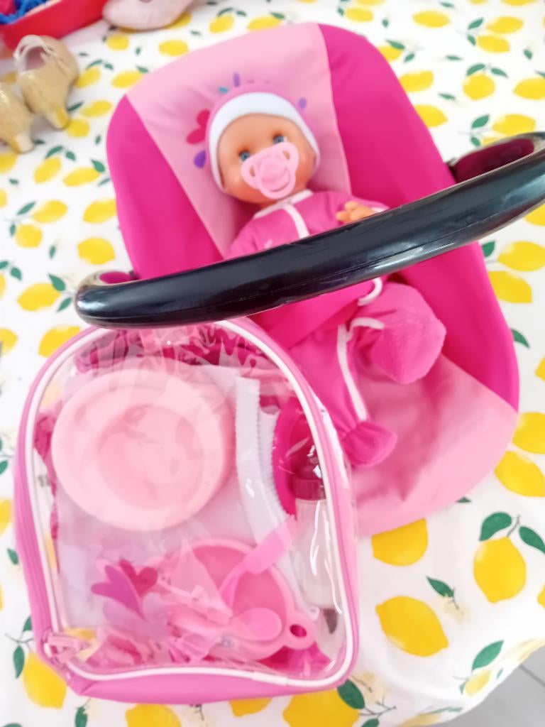 Maxi cosi met pop met gloeiende wangen en rugzakje, Ophalen, Gebruikt, Babypop
