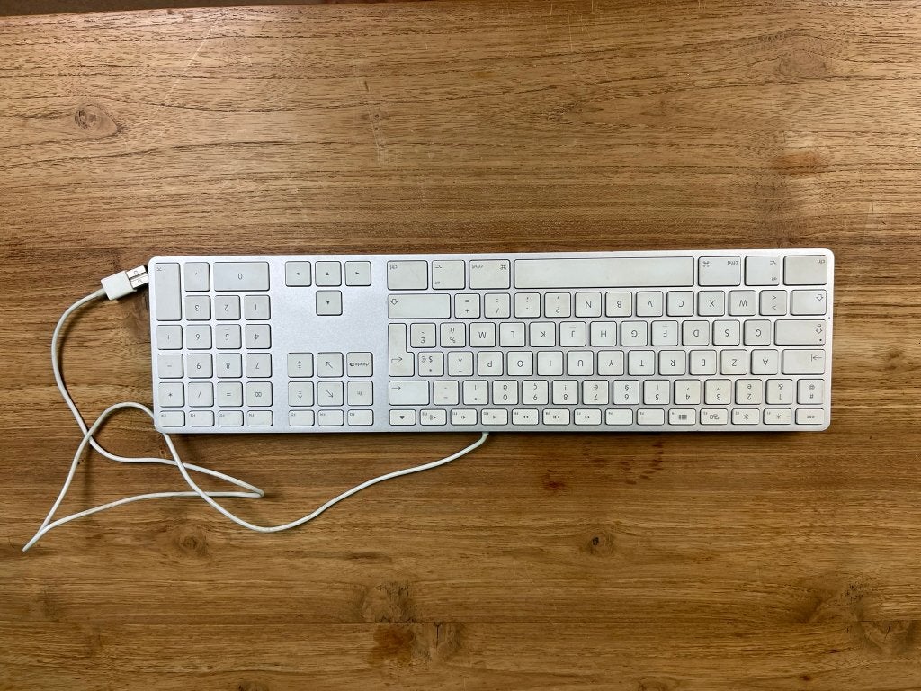 Apple A1243 bedraad AZERTY toetsenbord, Computers en Software, Azerty, Ophalen of Verzenden, Bedraad, Numeriek gedeelte