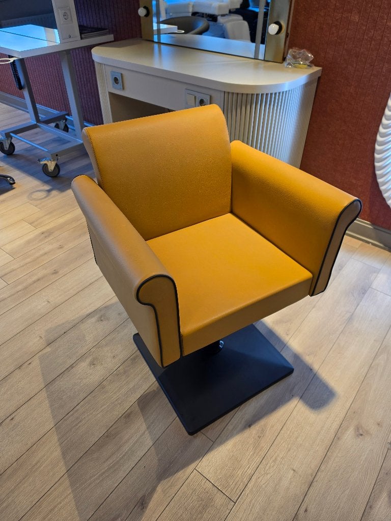 Kappersstoel Avanti Showroommodel knipstoel SALE kapsalon, Ophalen, Meerkleurig, Overige materialen, Overige stijlen