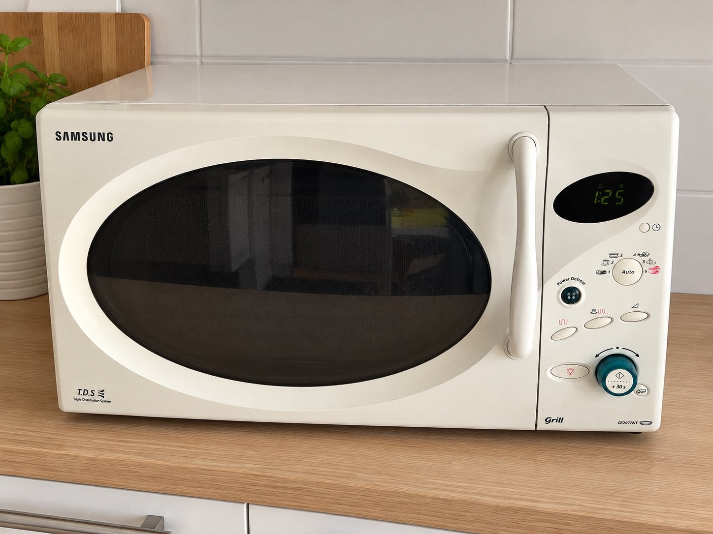 Four à micro-ondes Samsung 28L  avec grill, grand  plateau, Electroménager, Gril, Enlèvement, Utilisé, Micro-ondes