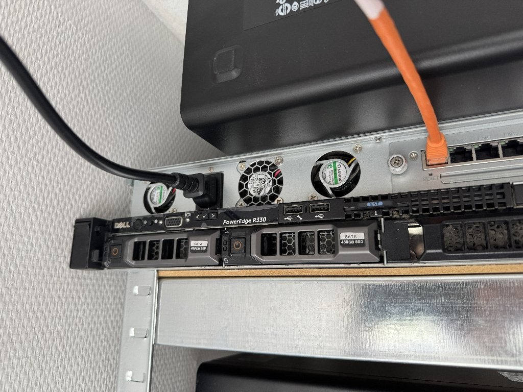Dell PowerEdge R330-server - Xeon E3-1230v5, Computers en Software, Servers, Ophalen, 32 GB, Hot swappable onderdelen, Refurbished