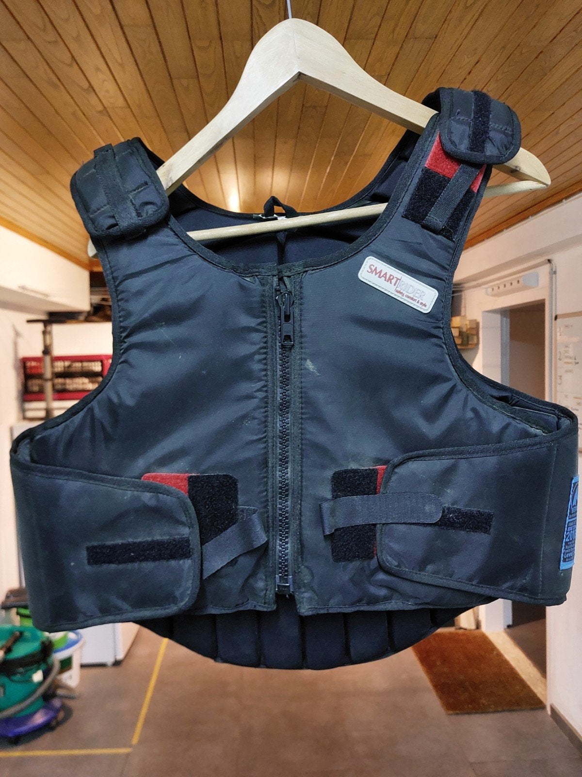 Body protector, Ophalen