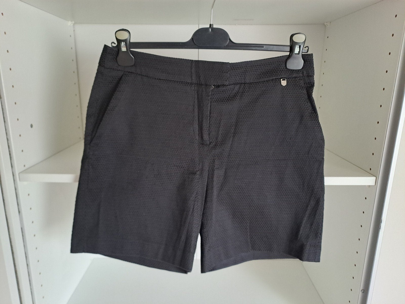 Mt 40 Zwarte short met reliëf, Maat 38/40 (M), Kort, Ophalen of Verzenden, Gedragen