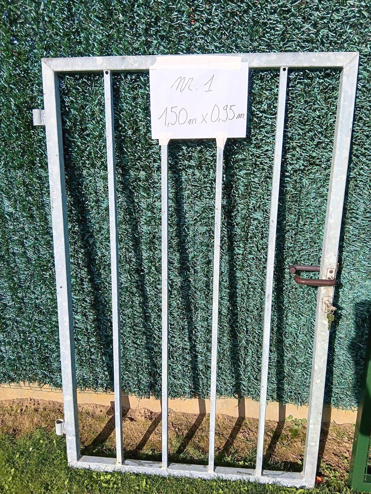 4 clôtures de jardin, Enlèvement
