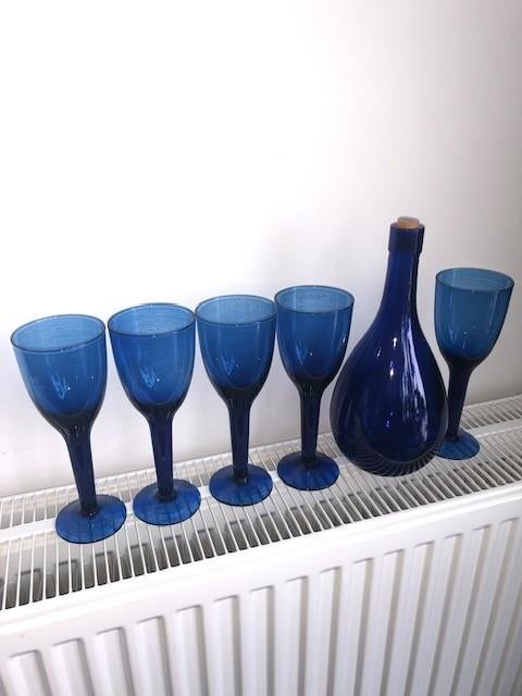 Set en verre bleu avec bouteille, Enlèvement ou Envoi, Comme neuf