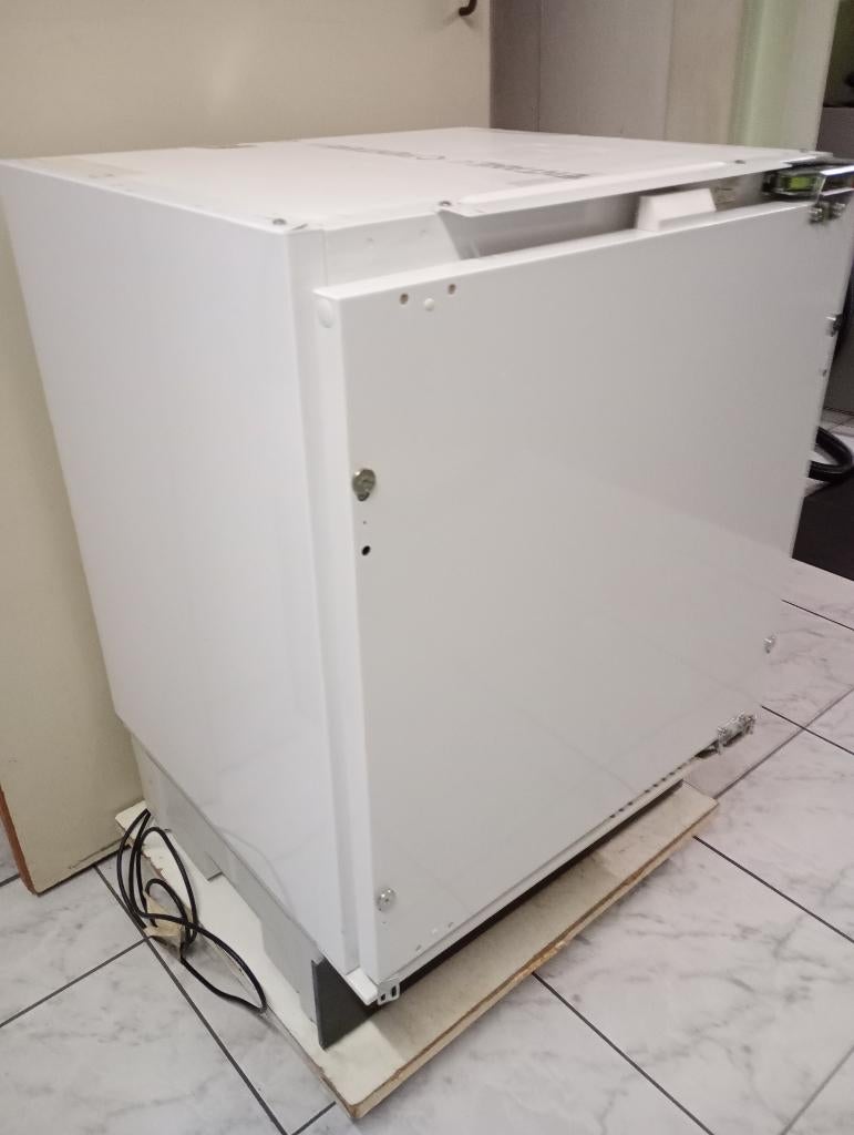 Koelkast-onderbouw-tafelmodel-merk Whirlpool, Elektronische apparatuur, Koelkasten en IJskasten, Ophalen, Minder dan 85 cm, 60 cm of meer