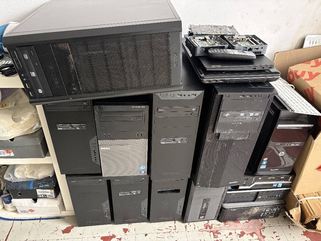 Set van 20 stuks, 12 torens, 2 NUC8, 2 laptops en GTX960, Computers en Software, Ophalen, Gebruikt, 8 GB, Gaming