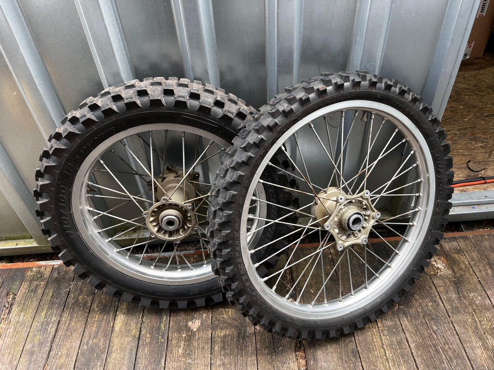 Ktm crossbanden, Ophalen