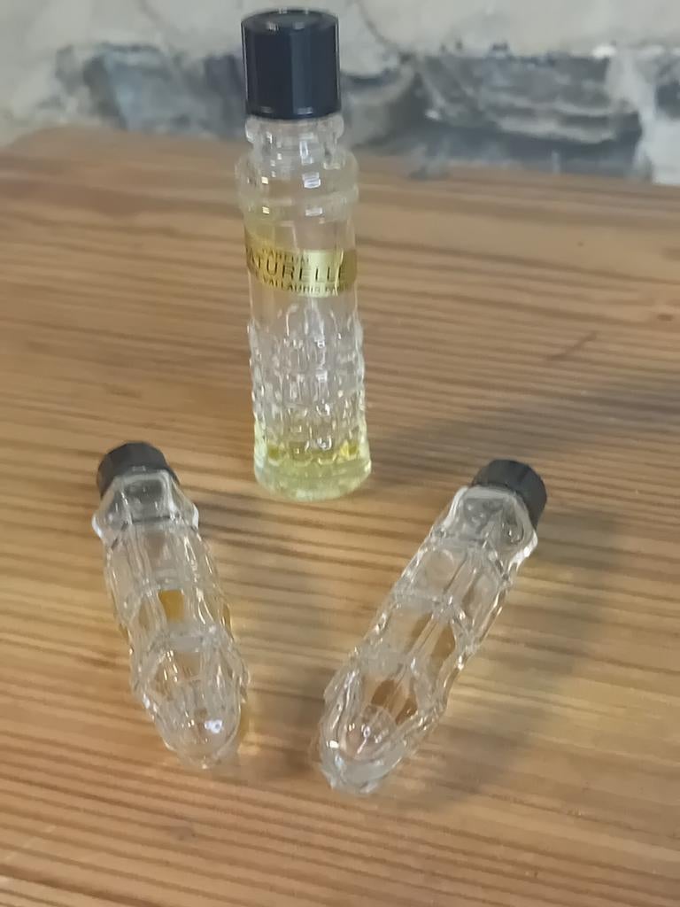 Set van 3 miniatuur parfumflesjes in gegoten glas, Verzamelen, Verzenden