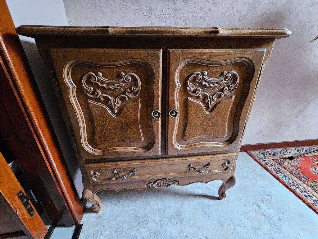 Armoire confortable de style Louis XV avec sculptures, Maison & Meubles, Avec tiroir(s), 25 à 50 cm, Enlèvement, Utilisé