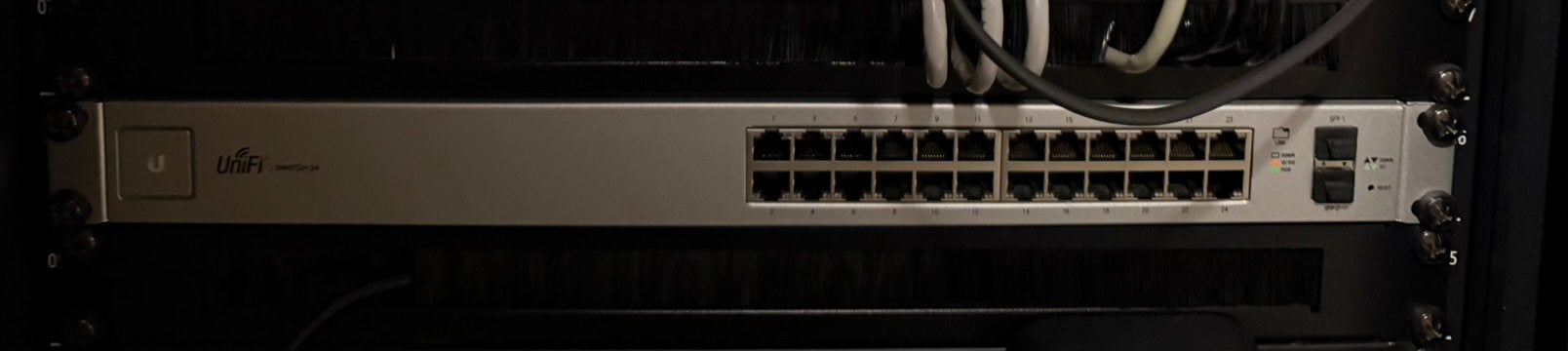Unifi 24 poort switch Gen1, Computers en Software, Netwerk switches, Ophalen, Zo goed als nieuw
