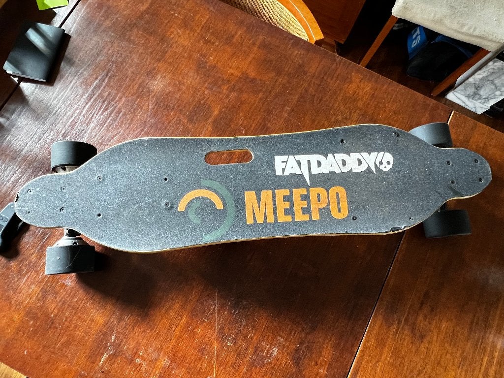 PLANCHE À ROULETTES ÉLECTRIQUE MEEPO, Enlèvement, Comme neuf, Skateboard, Longboard