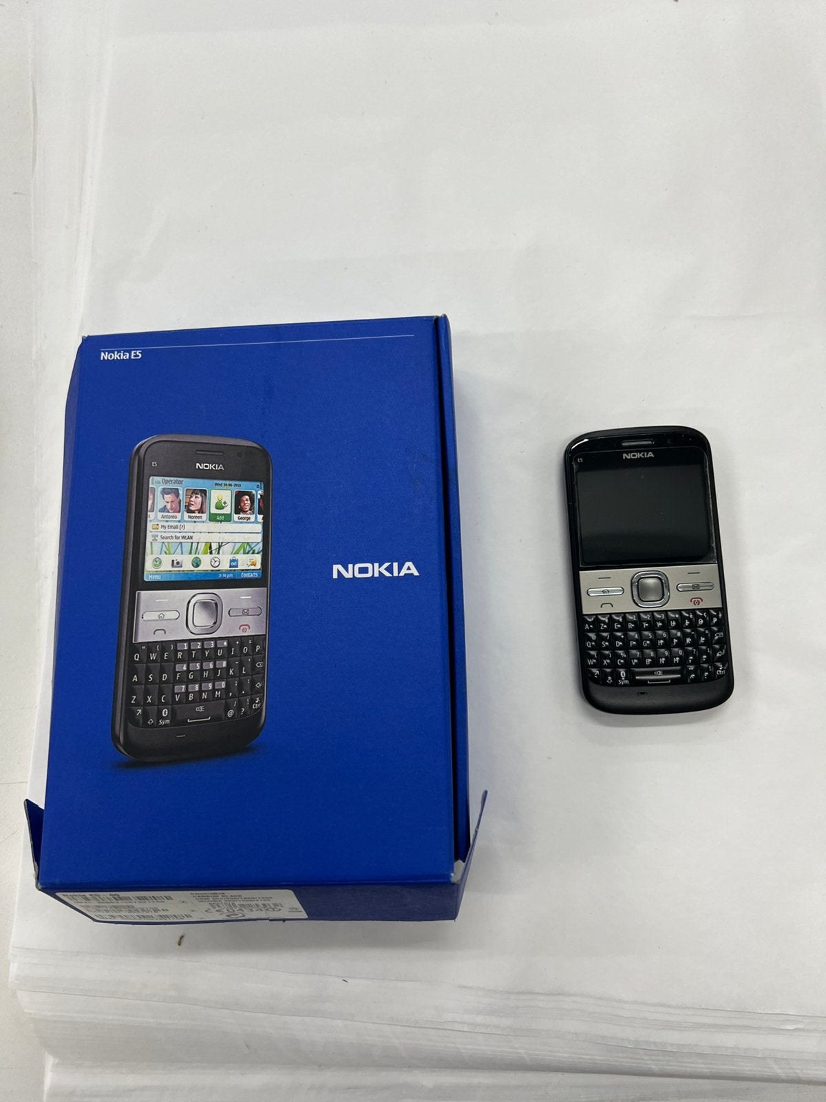 Nokia E5, Enlèvement, Comme neuf