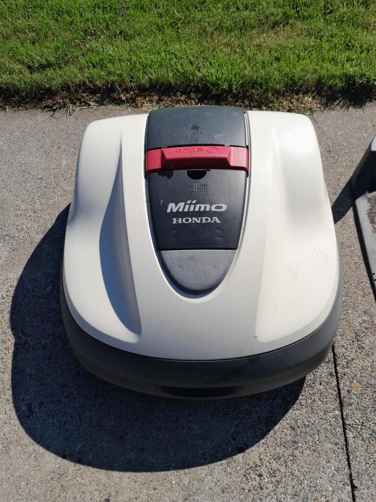 Tondeuse à gazon robotique Honda Miimo HRM 310, Enlèvement, Utilisé, 20 à 25 cm, Honda