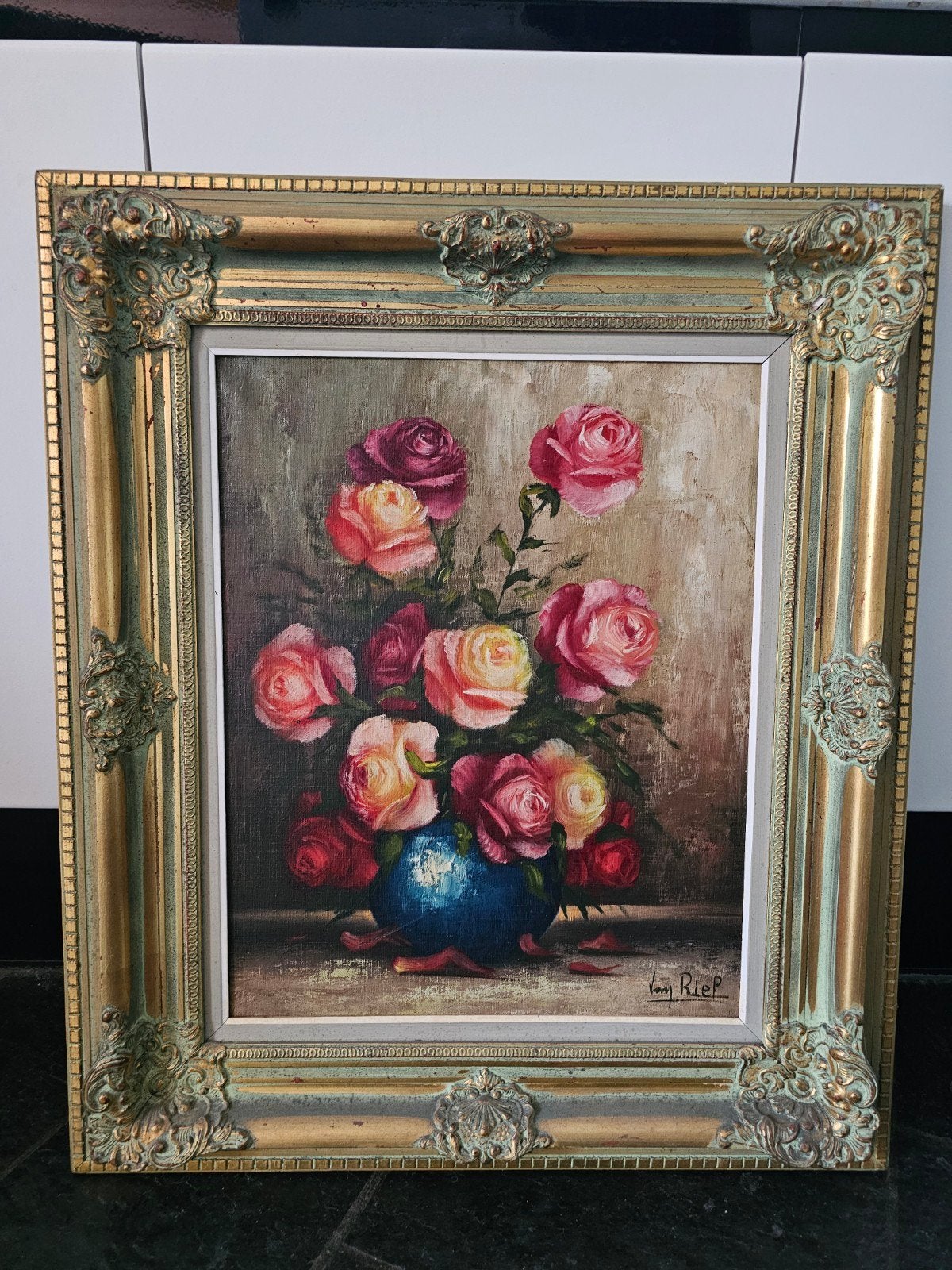 Klassiek Bloemstilleven met Rozen Olieverf - Van Riel, Antiek en Kunst, Doek, Gesigneerd, Olieverf, Klassiek