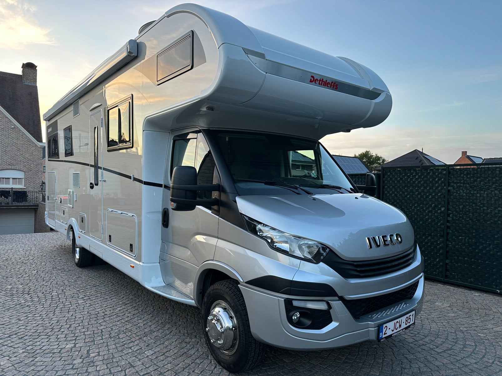 Dethleffs globetrotter xxla9000 Bj:2020 in zeer goede staat!, Caravans en Kamperen, Mobilhomes, Automaat, Alkoof, Vloeistofverwarming