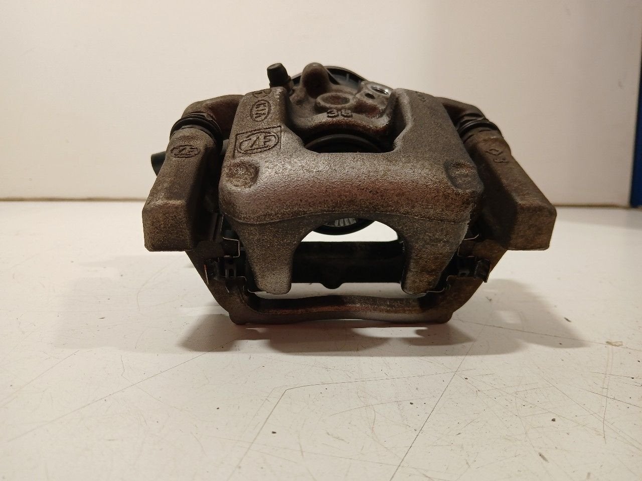 Remklauw links achter Hyundai Tucson, Onderdelen@venauto.nl, Van der Ven Autorecycling B.V., Ettenseweg 76, 4706 PB Roosendaal, The Netherlands