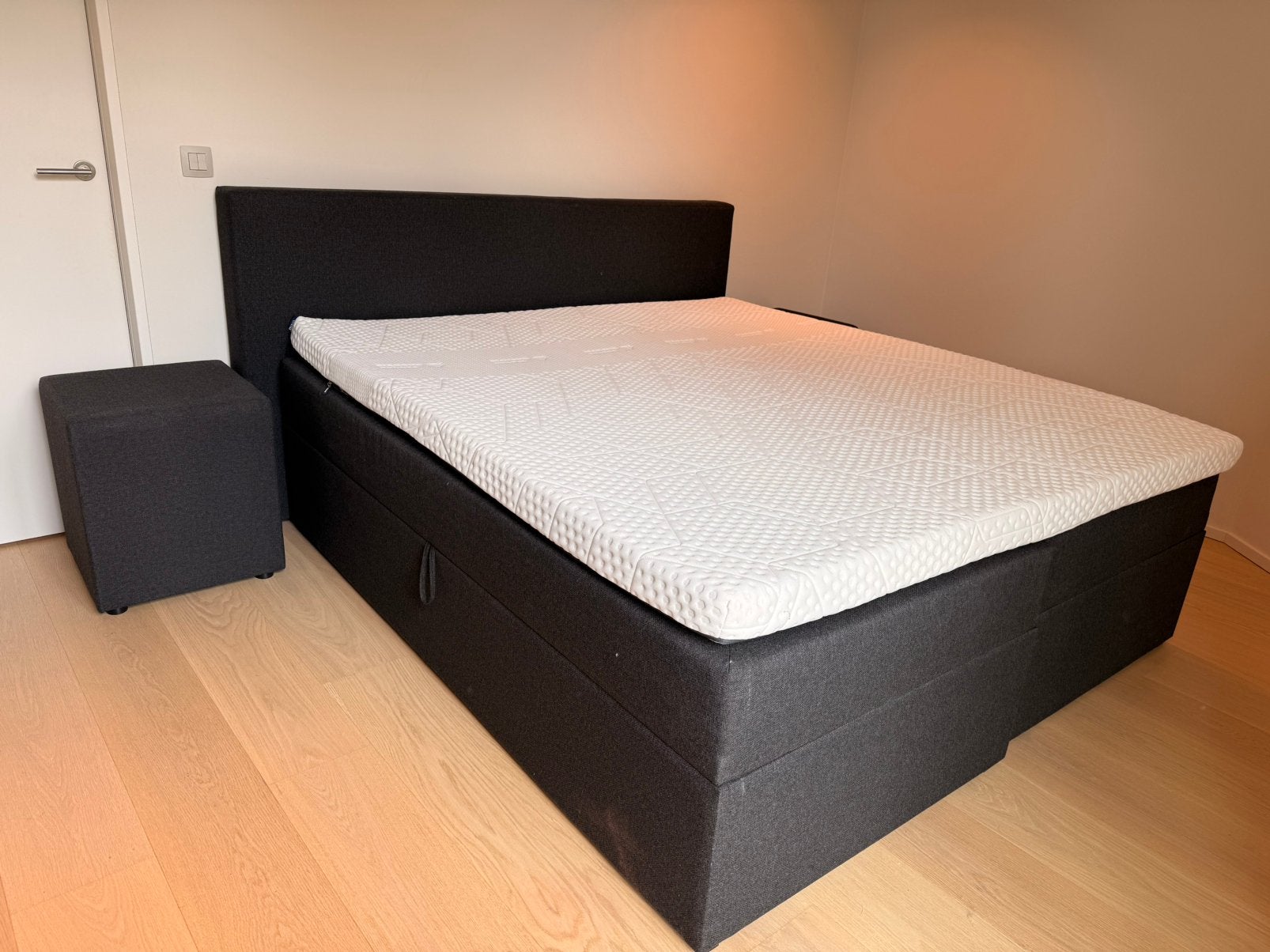 2-persoons boxspring met dubbele opbergruimte, Ophalen, Zo goed als nieuw