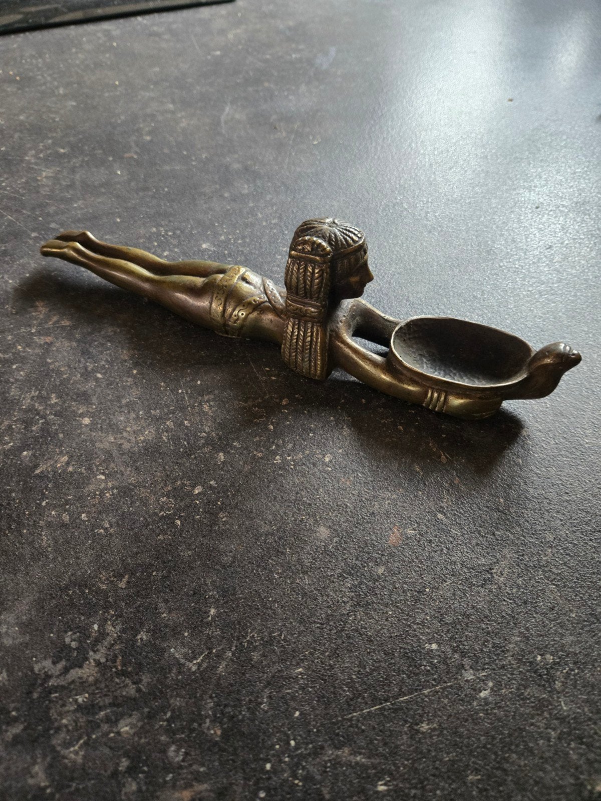 sphinx couché avec bol à offrandes en bronze, Antiquités & Art, Enlèvement, Bronze