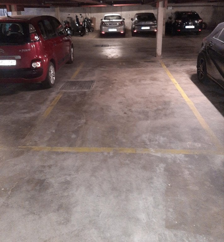 À louer parking couvert/sécurisé rue des Guillemins, Liège (ville)