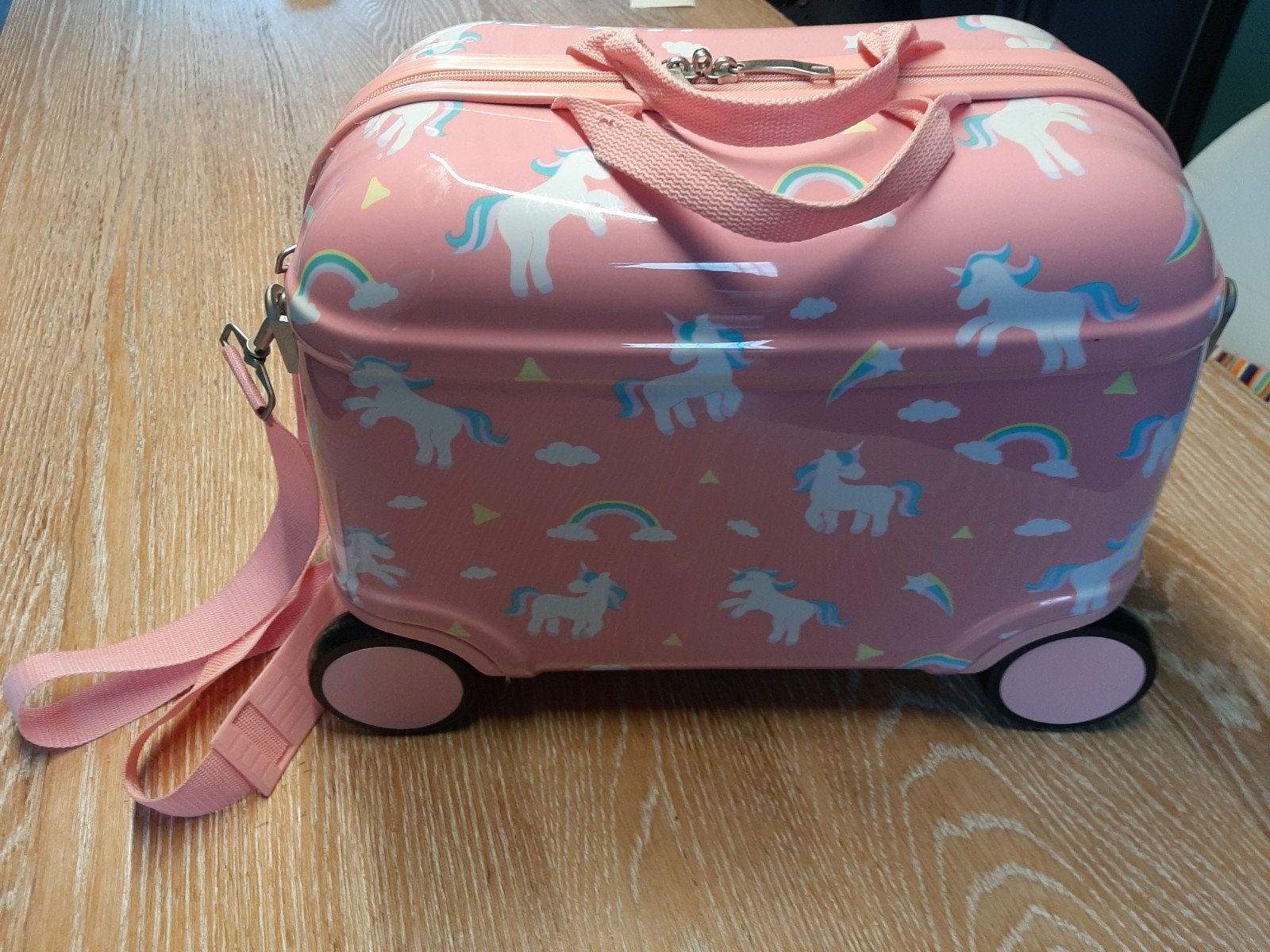 Trolley Eenhoorn NIEUWSTAAT, Kinderen en Baby's, Kinderspulletjes, Ophalen, Nieuw
