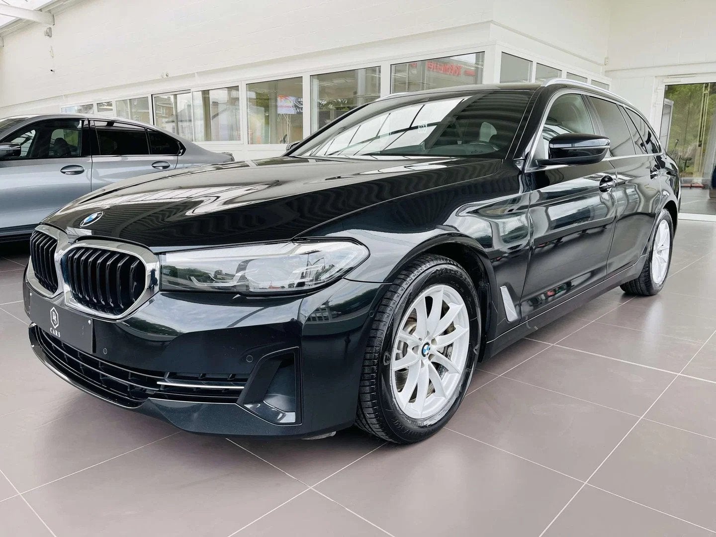 BMW 5 Serie 518 dA MHEV * GARANTIE + NEW LIFT + COCKPIT + LE, Auto's, 4 cilinders, Zwart, Leder, Bedrijf