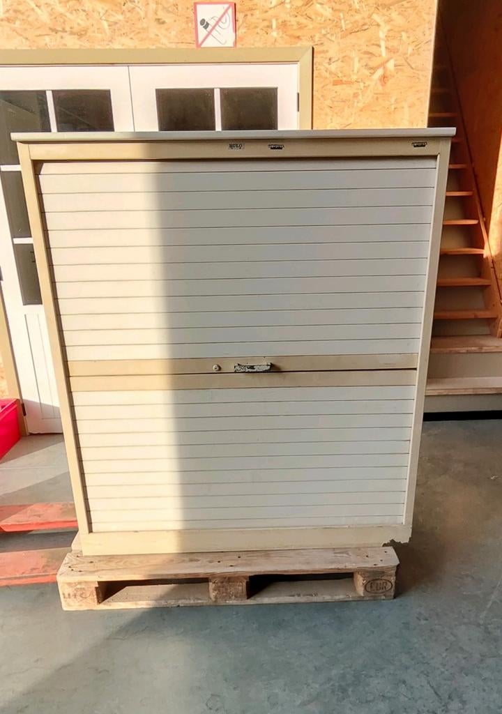 Armoire de rangement en métal avec volet, Enlèvement
