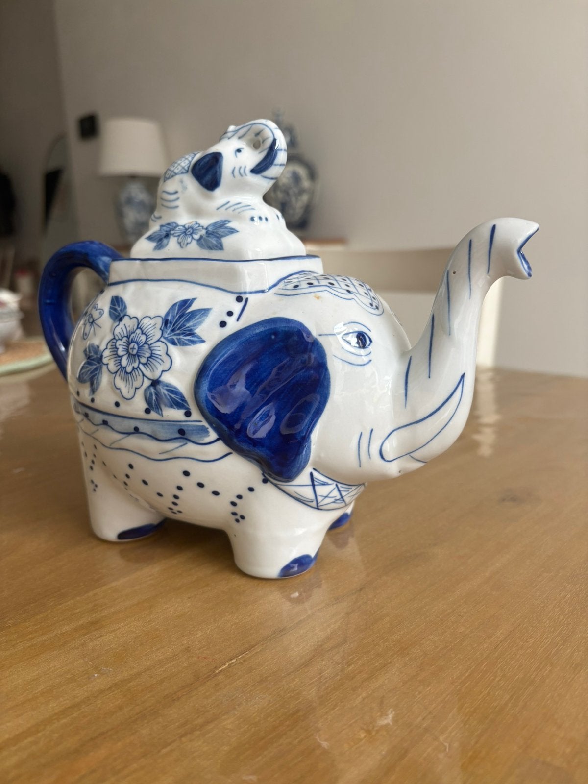 Théière elephant, Enlèvement ou Envoi
