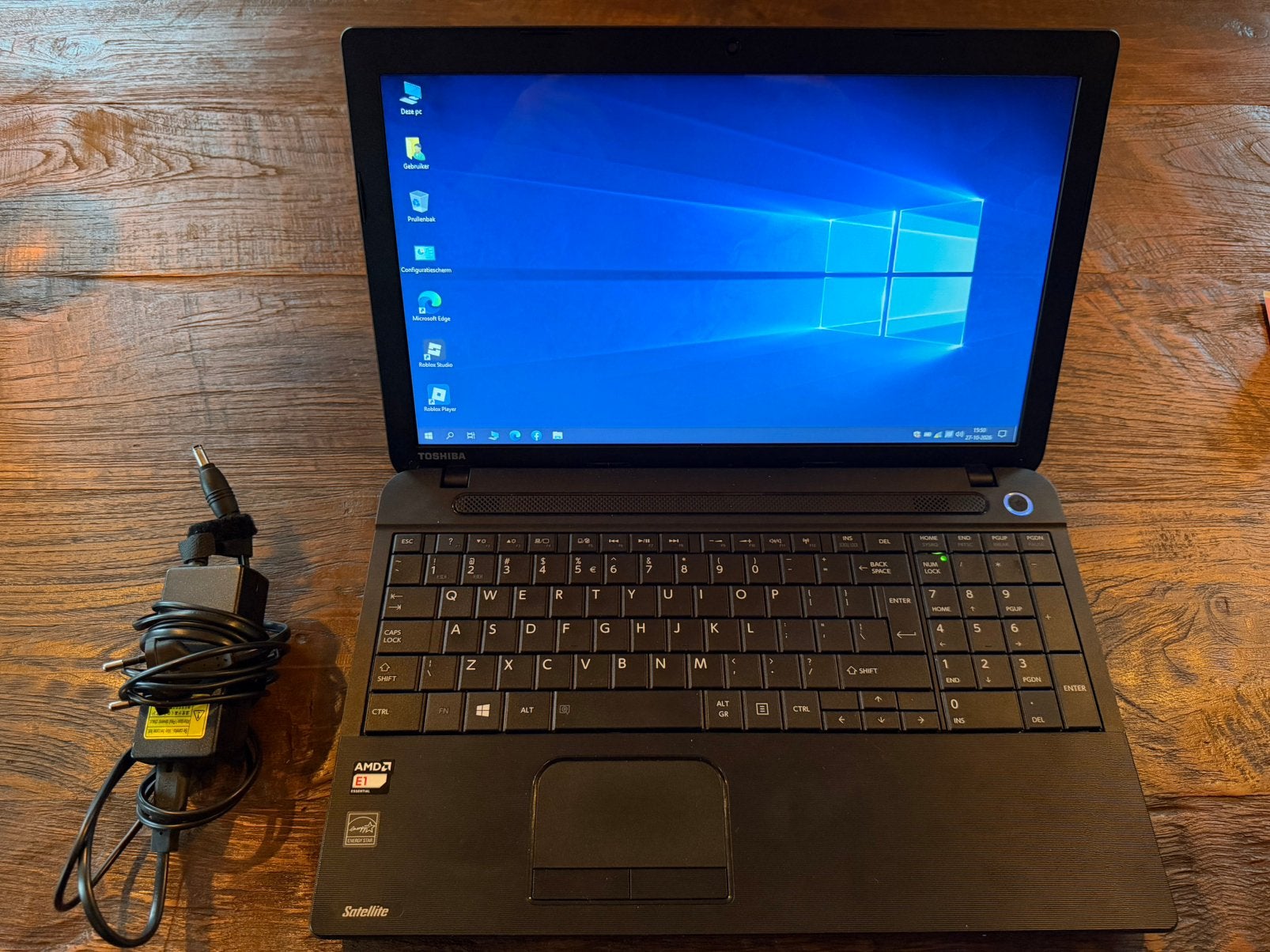 Toshiba Satellite C50D-A-133 AMD 4GB 512GB lader Windows 10, Computers en Software, Qwerty, Minder dan 2 Ghz, Ophalen of Verzenden