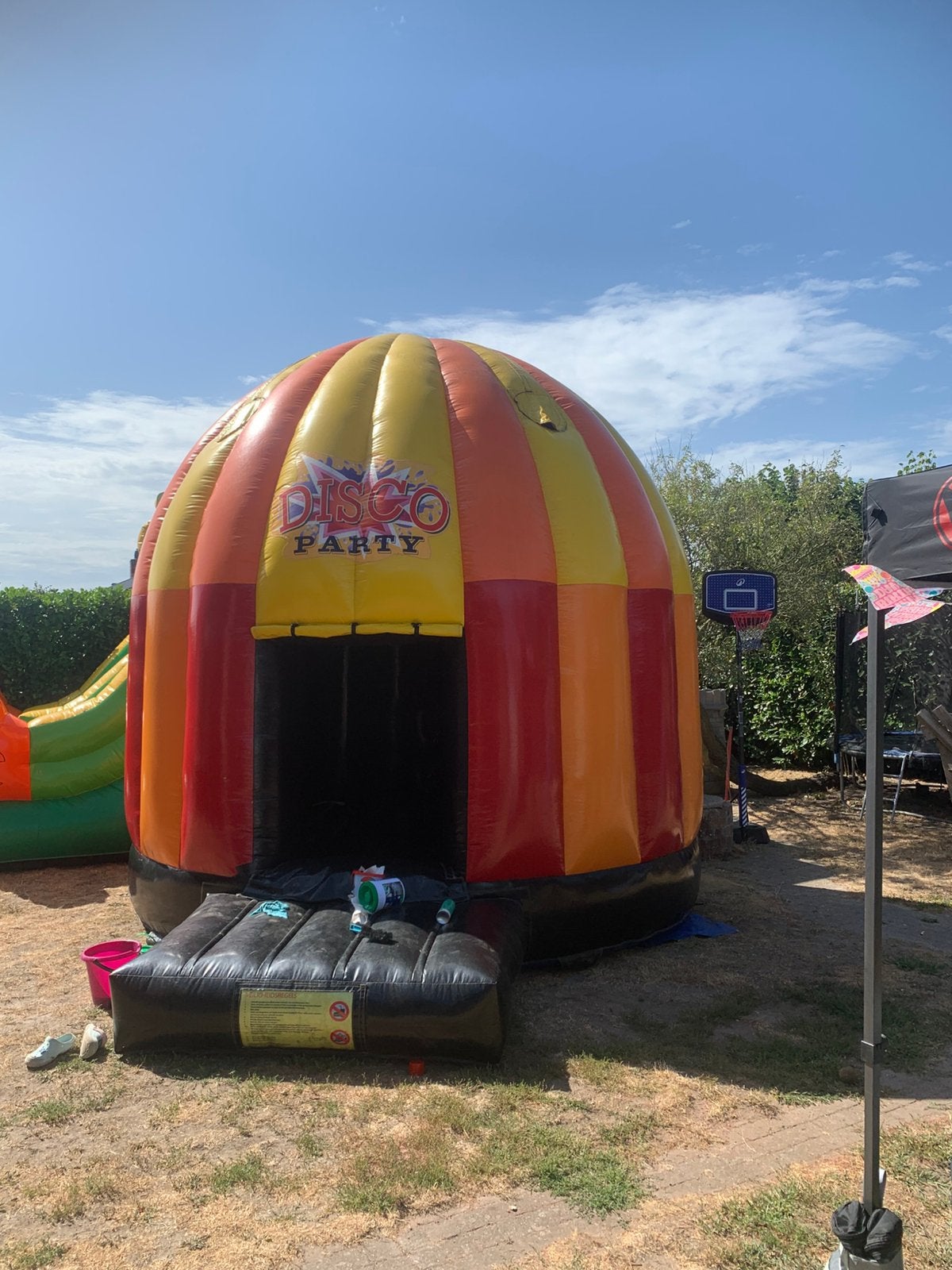 Disco springkasteel met disco lampen en box en mirco +extra, Ophalen, Zo goed als nieuw, Feestartikel