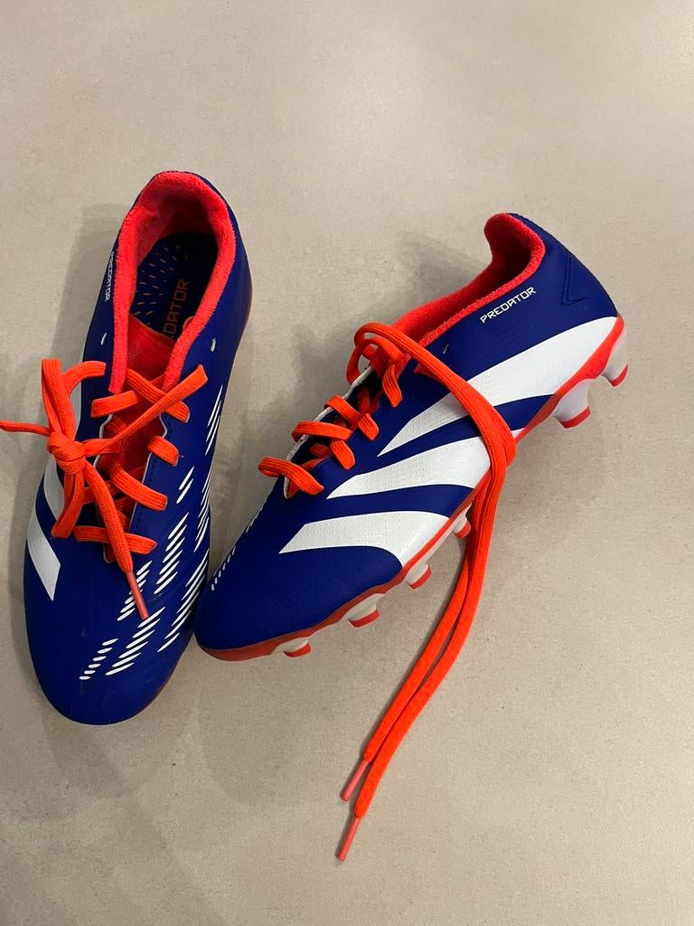 Voetbalschoenen, Sport en Fitness, Volleybal, Ophalen, Zo goed als nieuw