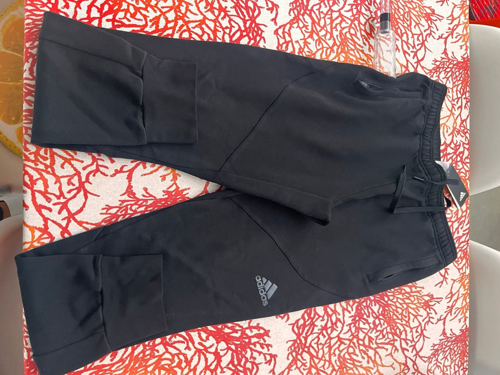 Pantalon d'entraînement Adidas noir taille L, Vêtements | Hommes, Vêtements de sport, Enlèvement ou Envoi, Comme neuf, Taille 52/54 (L)
