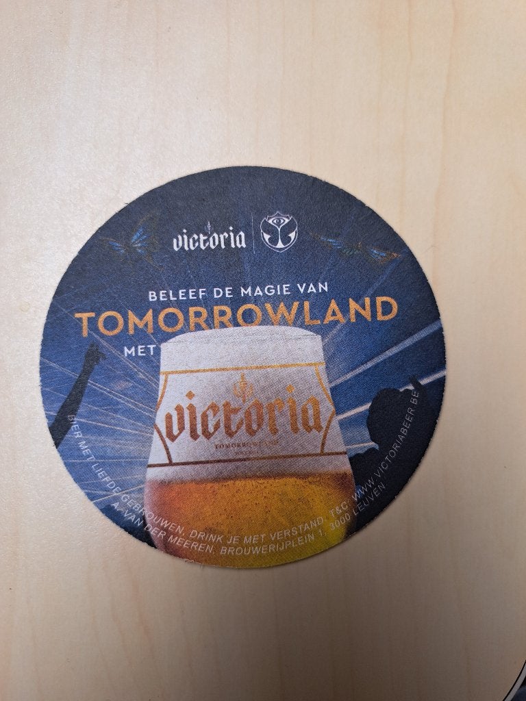 Tomorrowland-doos onder bierbock victoria lees aankondiging, Tickets en Kaartjes, Evenementen en Festivals