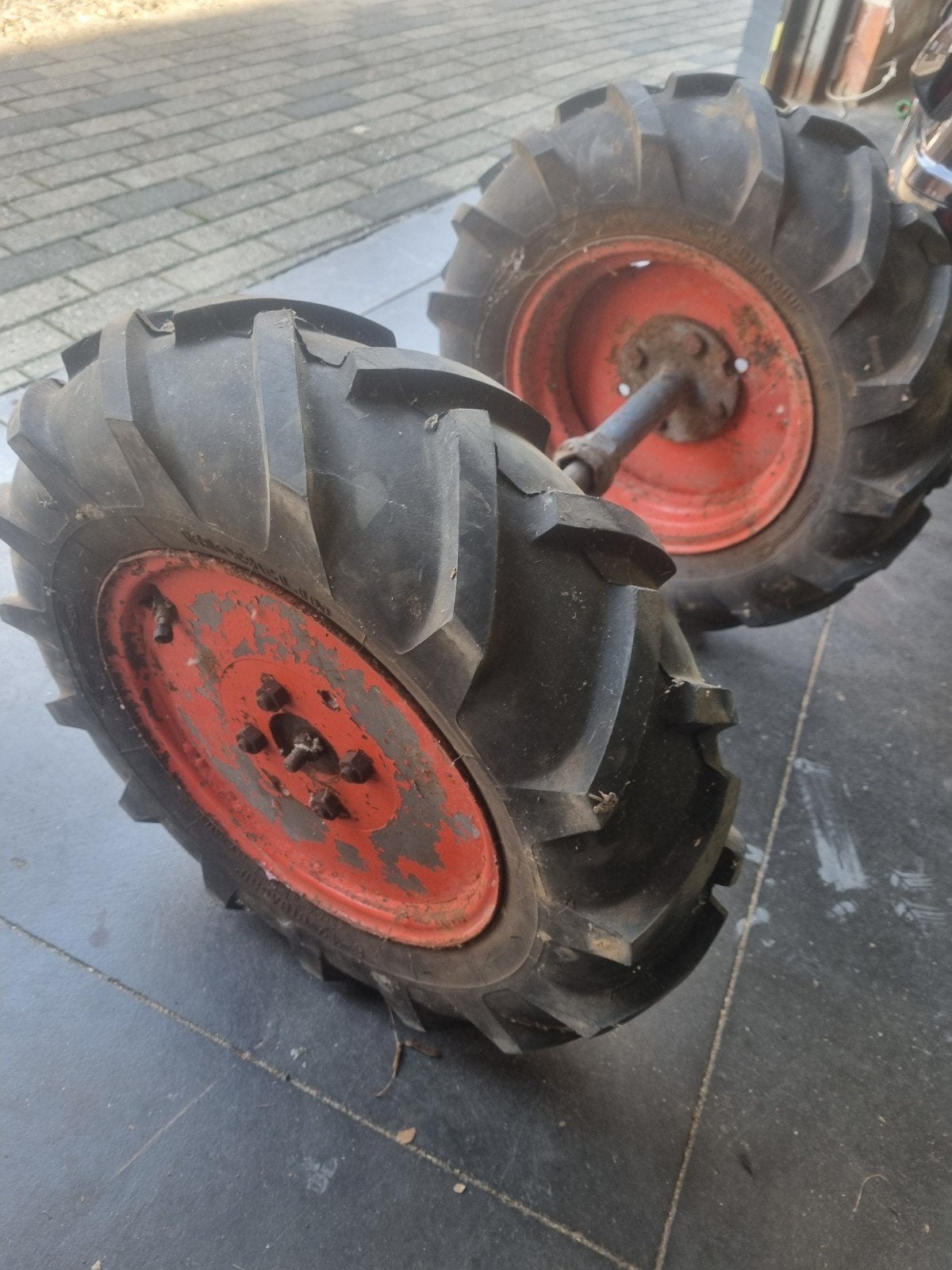 deux roues de tracteur, Articles professionnels, Enlèvement