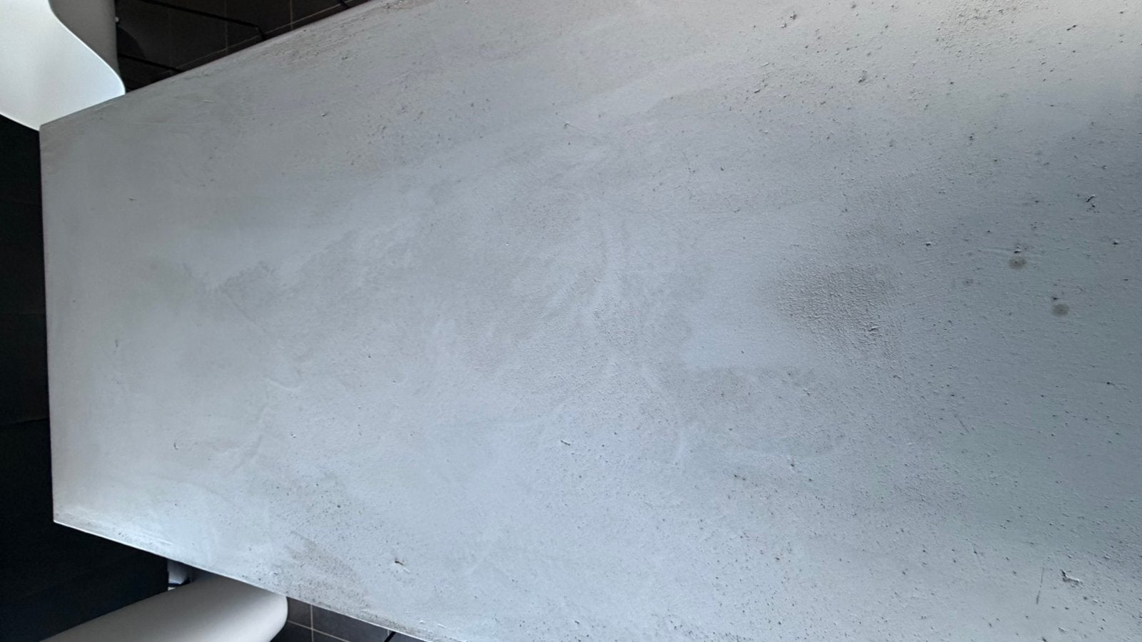 Lichtgrijze betonnen eettafel, Huis en Inrichting, Ophalen, Zo goed als nieuw