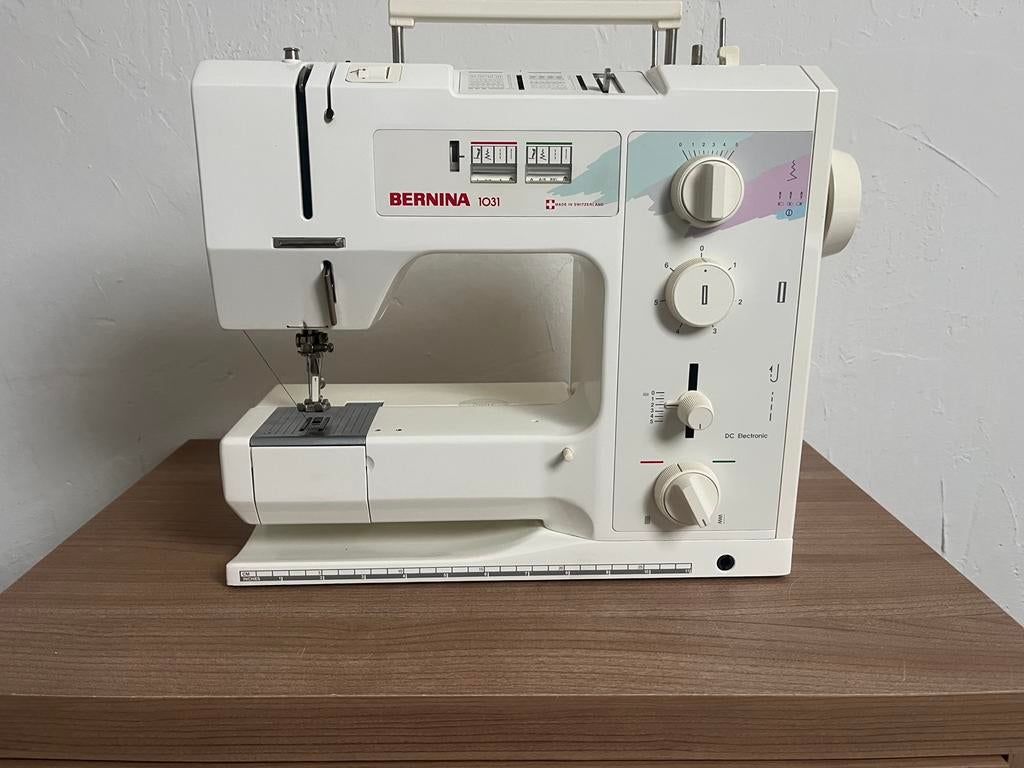 Bernina 1031 zeer nette naaimachine, Hobby en Vrije tijd, Naaimachines en Toebehoren, Ophalen, Zo goed als nieuw, Naaimachine